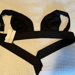 Londre The Sarah Top by The Bird’s Papaya Size Large Black